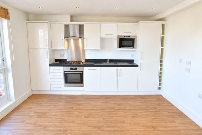 Flat 14, St. Andrews House 22-28 High Street, Epsom photo 3