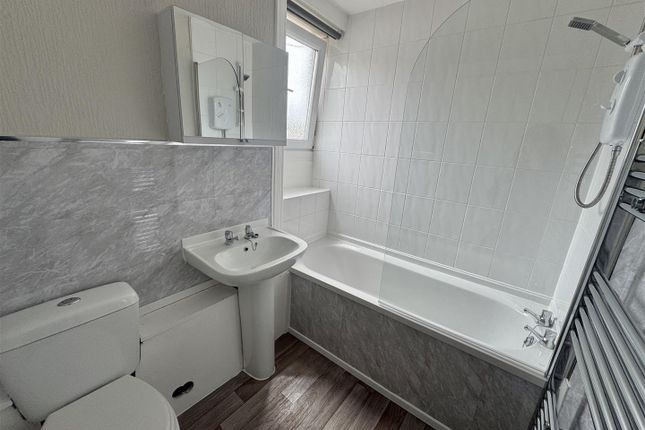 31, Kingsbridge Crescent, Glasgow photo 3