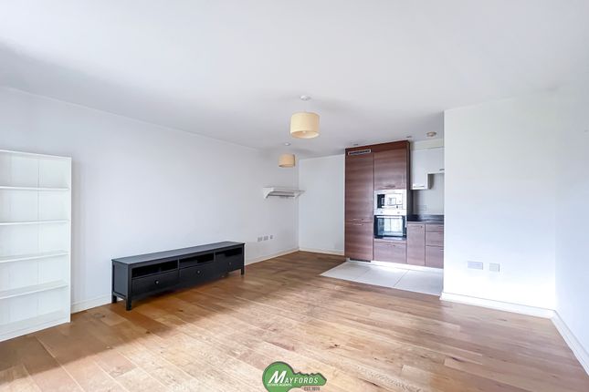 Flat to rent in Forge Square, London