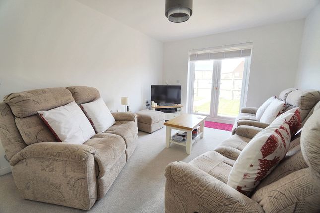 5, Cattermole Way, Thorpe-Le-Soken photo 3