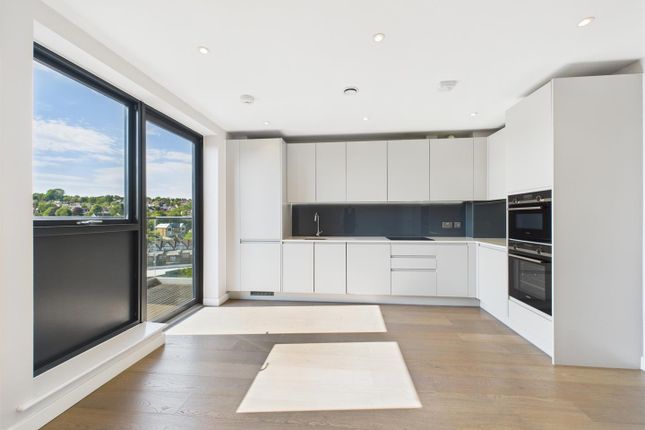 Flat 15, Wynne House, 10, Leaden Hill, Coulsdon photo 3