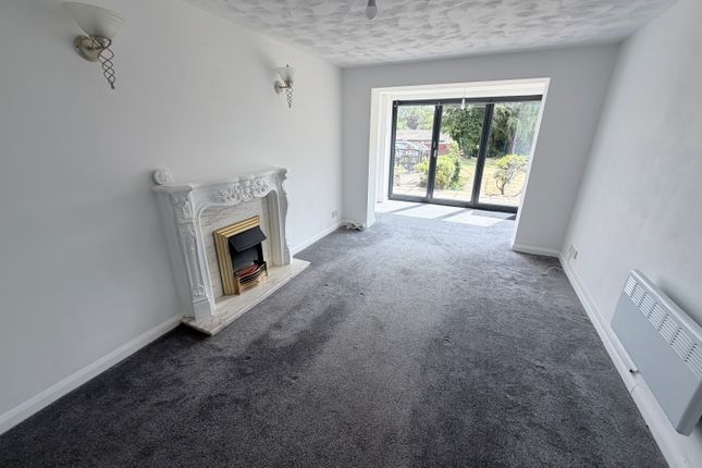 5 FAIRWAYS COURT, LEICESTER ROAD, HINCKLEY photo 3