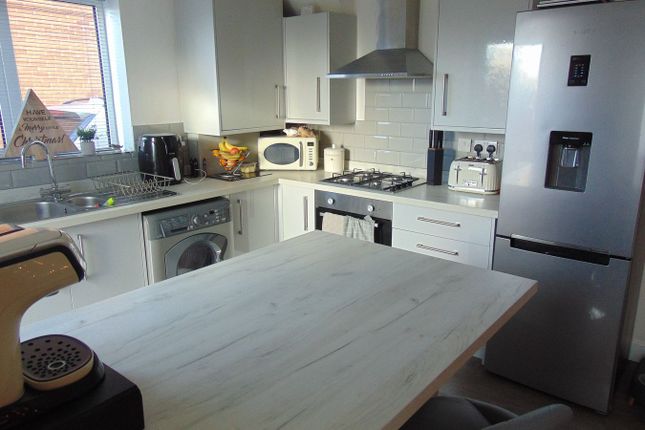 19, Lothersdale Close, Burnley photo 3