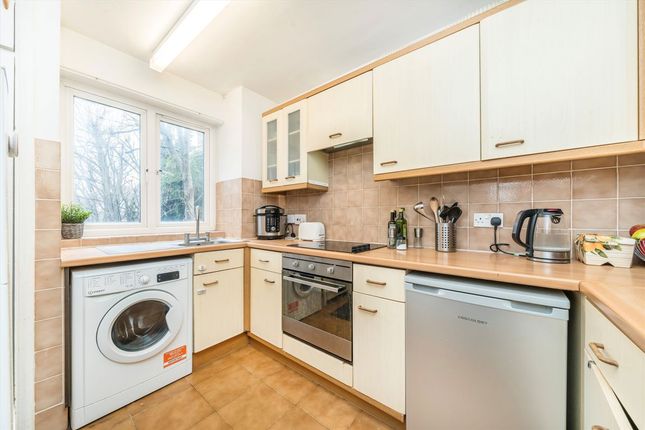Flat 21, Rockley Court, Rockley Road, London photo 3