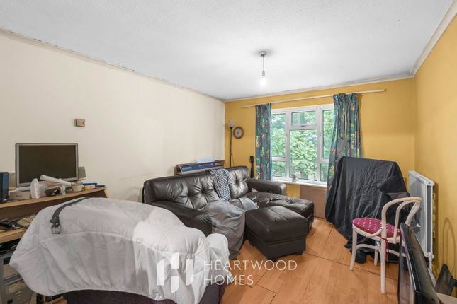 153d, Dellfield, St. Albans photo 2