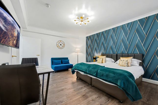Flat 30, Nell Gwynn House, Sloane Avenue, London photo 2