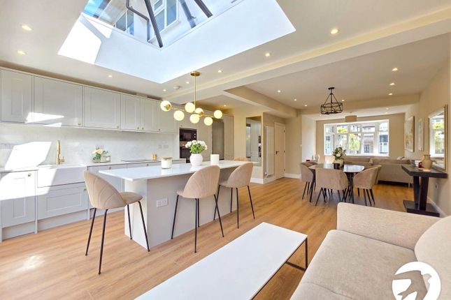 205, Glenesk Road, London photo 3