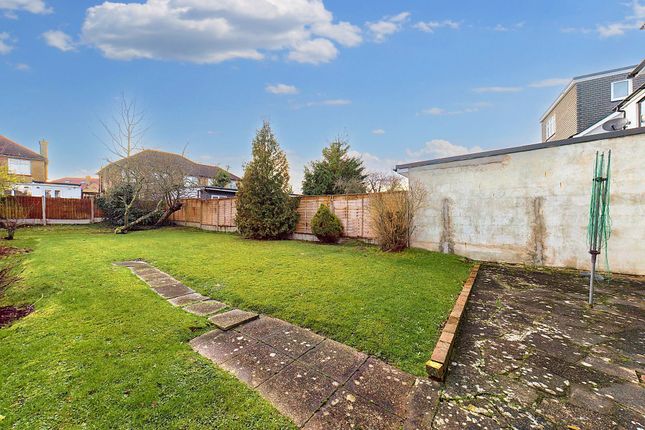 139 Regal Way, Harrow photo 4