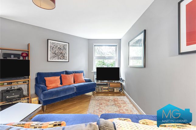 Flat for sale in Coppetts Road, London
