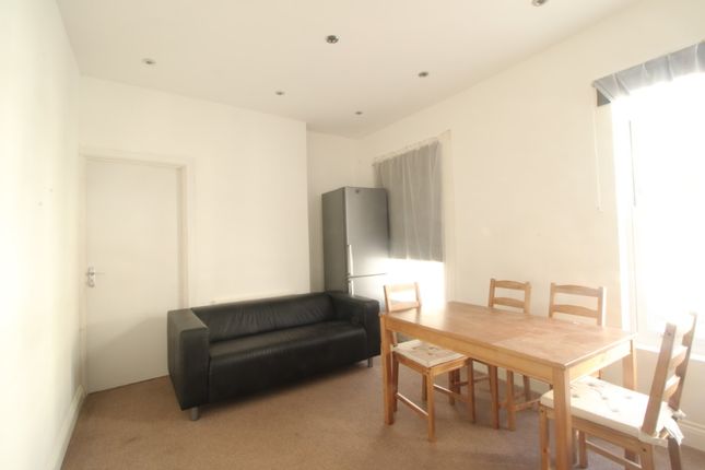 Thumbnail Flat to rent in Queen Street, Maidenhead