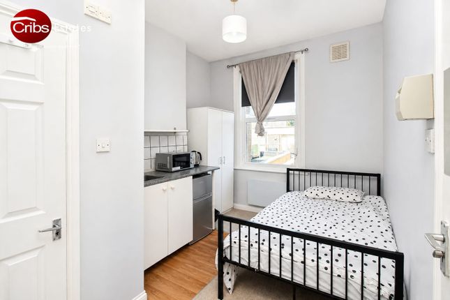 95A Queens Road, London photo 2