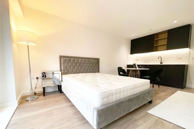 Studio to rent in Beaufort Square, London