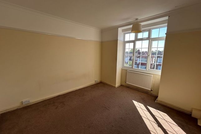 Flat 11 Bush Court, Crown Lane, Southgate, London, N14 5EY photo 4