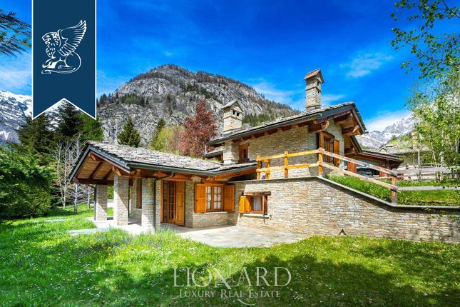 Thumbnail Villa for sale in Courmayeur, Valle D'aosta, Valle D'aosta