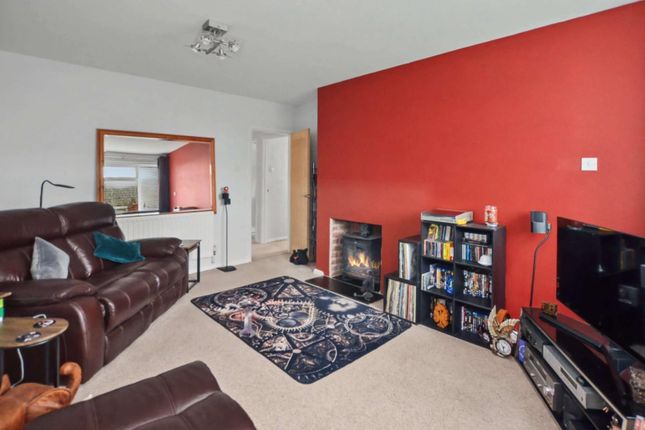 47, Willow View, NORTHAMPTON photo 4