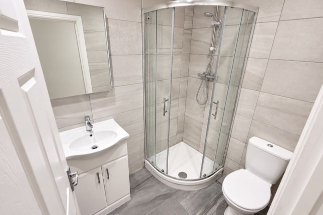 Flat 4, QC, Queens Crescent, London photo 4