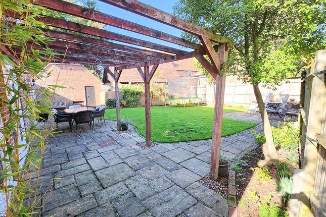 4, Moat Close, Sevenoaks photo 2
