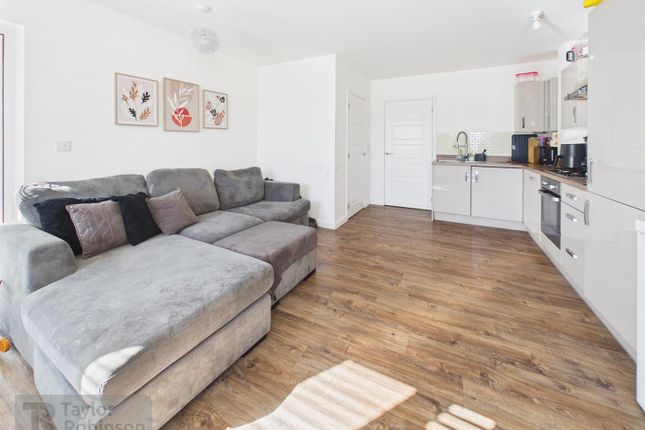 46, Bedivere Road, Crawley photo 2