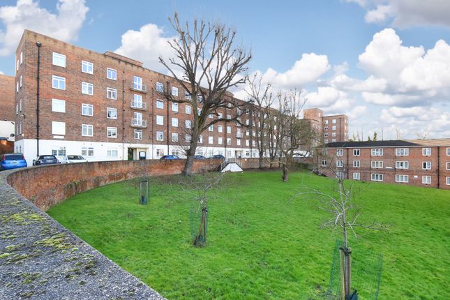 Attlebrough Court, London photo 2