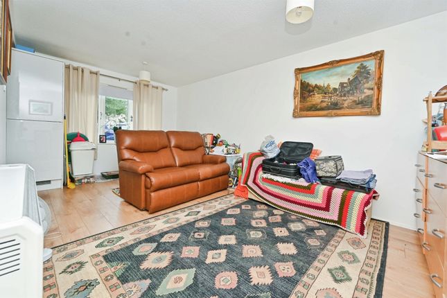 Flat 7, Hunters Gate, Hunters Lane, Watford photo 4