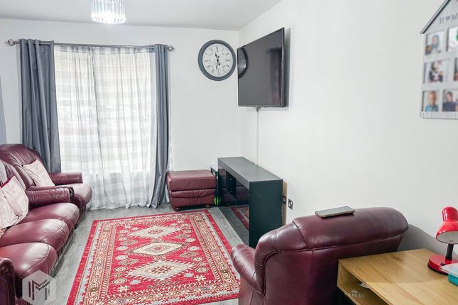 16 Bowstone Rise, Bolton photo 2