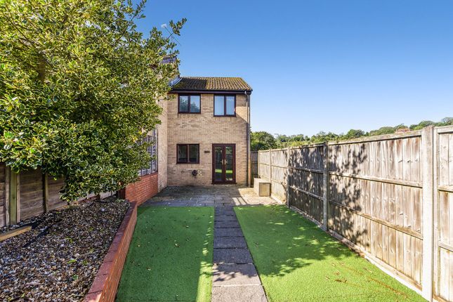 16 Derwent Close, Horndean, Waterlooville photo 2