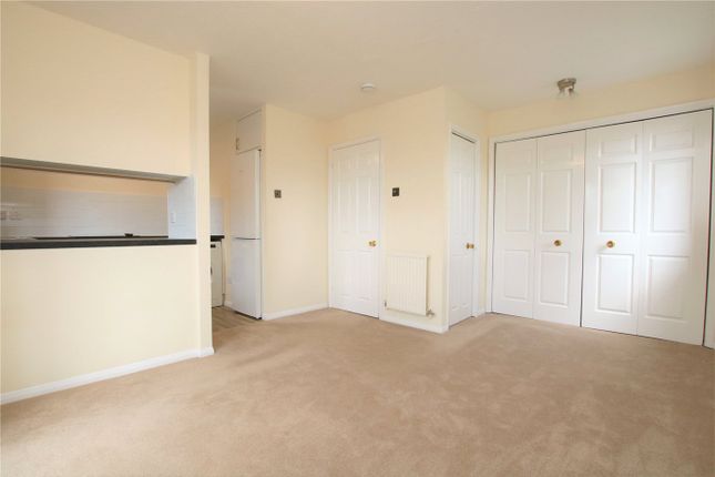 Thumbnail Studio to rent in Ashmere Close, Calcot, Reading, Berkshire
