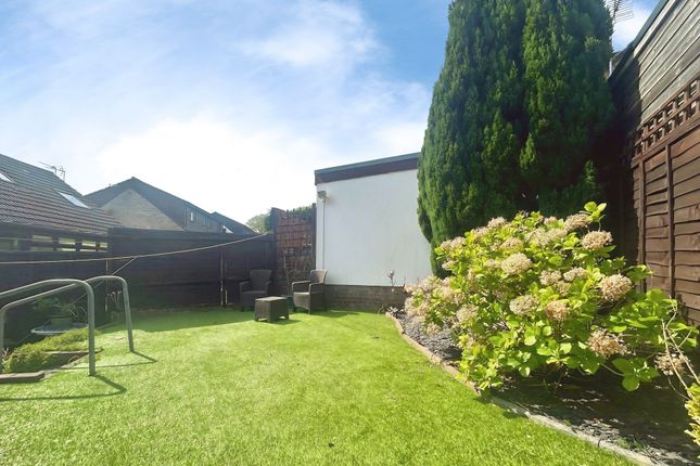 54 Gregory Close, Bridgend photo 4