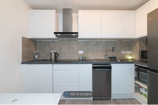 Holly Court, Dolphin Approach, Romford photo 4