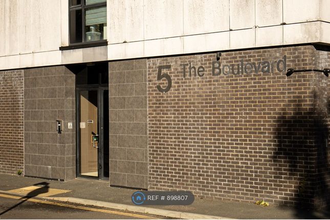 Flat, The Boulevard, Crawley photo 2