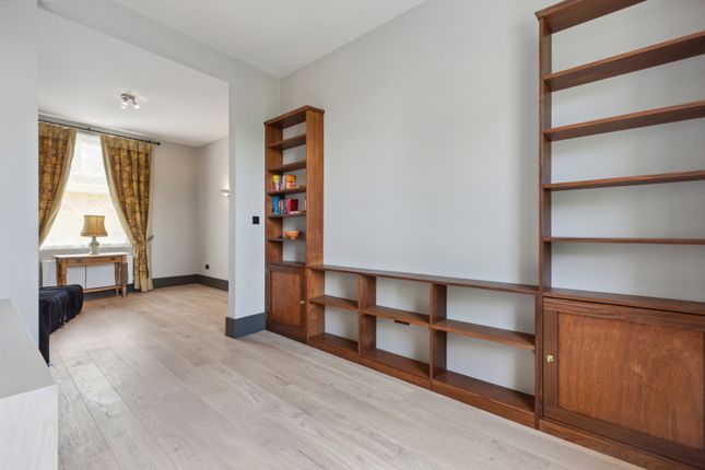 Terraced house for sale in Wandsworth Road, Clapham Town