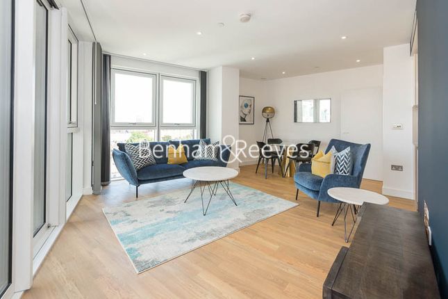 Flat to rent in Gladwin Tower, Wandsworth Road, London