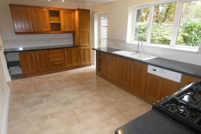 14, The Avenue, Eaglesbush photo 5