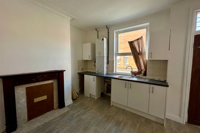 26, LEEDS photo 4