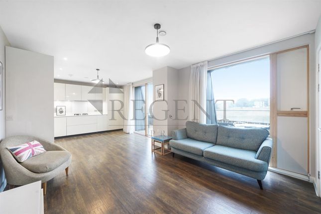 Flat to rent in Snowe Building, Regiment Hill