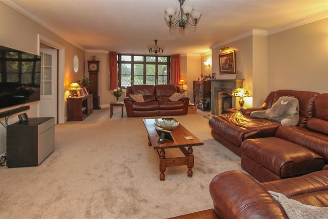 12, Nags Head Lane, Brentwood photo 2