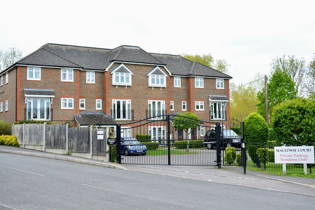 Thumbnail Flat to rent in Ruxley Lane, West Ewell, Epsom