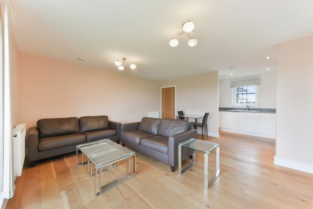34, Greenview Drive, London photo 5