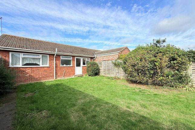17, Lawnswood Drive, Great Yarmouth photo 2