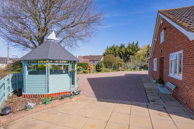 Bungalow for sale in Holmleigh, Much Marcle, Ledbury, Herefordshire