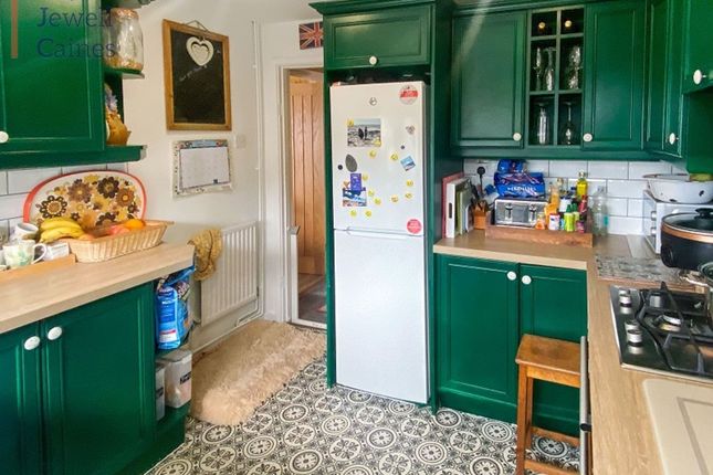 11 Manor Park, Bridgend photo 2
