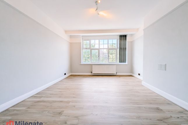 11, Wynash Gardens, Greater London photo 4