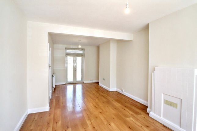 265 Buckhurst Way, Buckhurst Hill photo 2