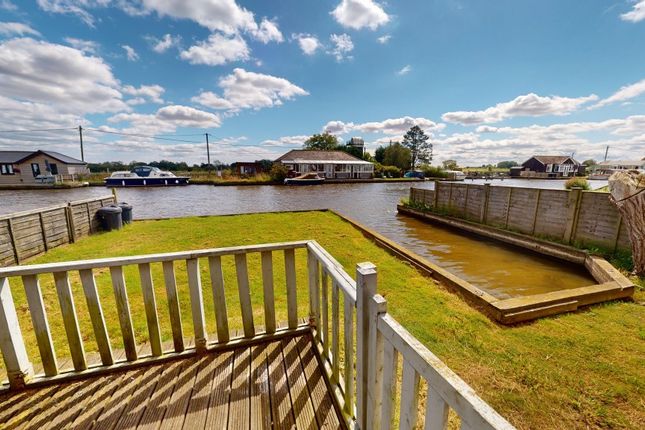 19, North West Riverbank, Great Yarmouth photo 3