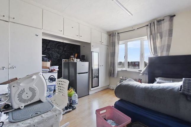 25, Kenwyn Drive, London photo 2