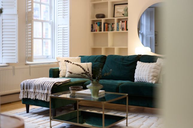 Flat 2, 110, Brick Lane, London photo 4