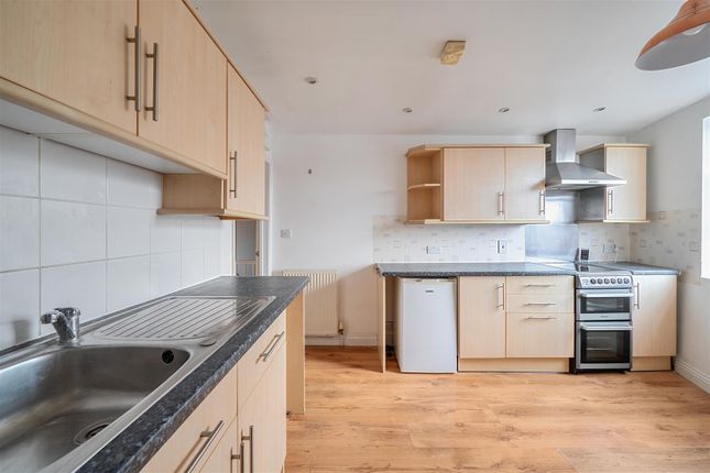 Flat 2, Pulman House, George Street, Axminster photo 3