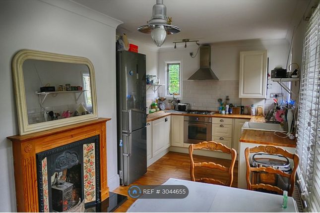Bedroom, Vicars Hill, London photo 4
