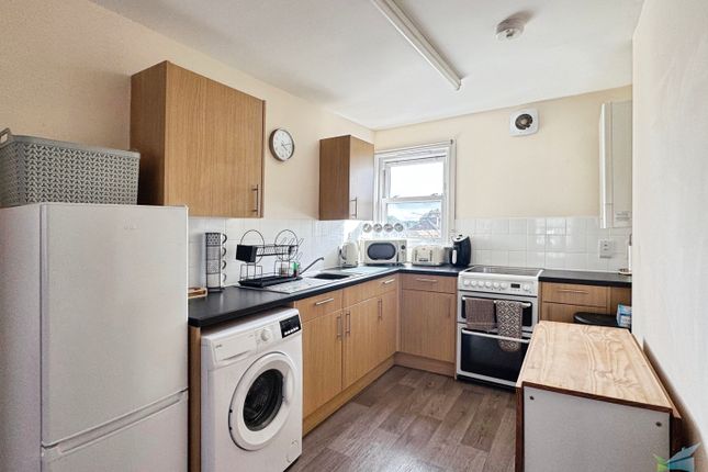 Flat 3, 35, Bullfields, Snodland photo 2