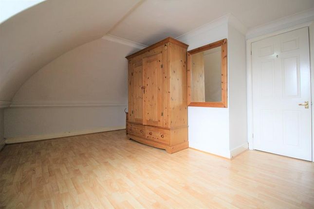 Maisonette to rent in The Crescent, Bedford